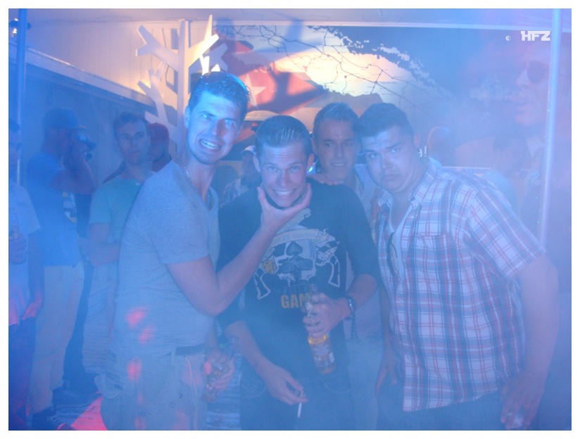 824x624 pixels (126K)