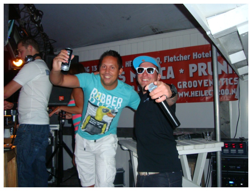 824x624 pixels (161K)