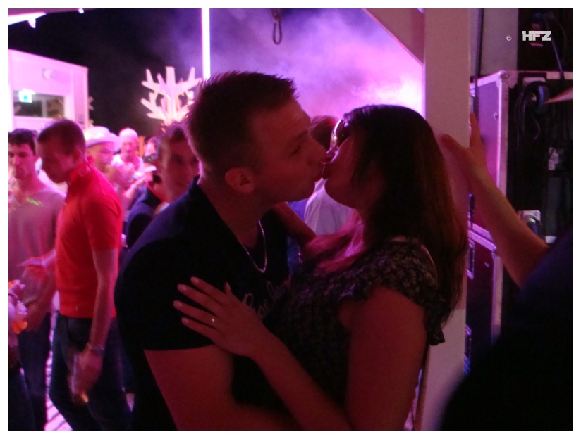 824x624 pixels (125K)