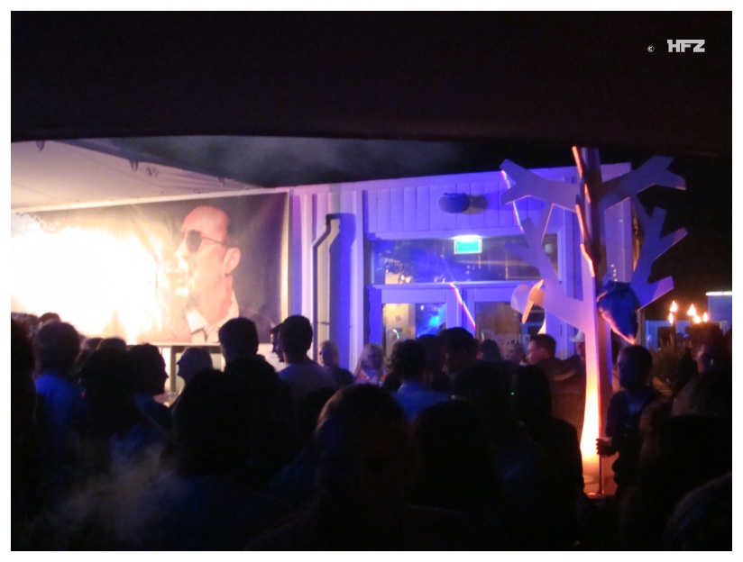 824x624 pixels (113K)