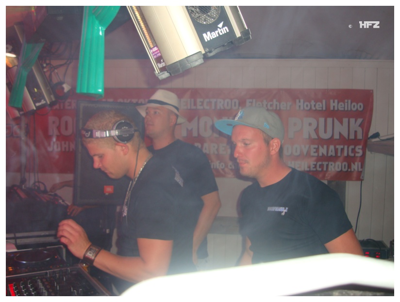 824x624 pixels (112K)