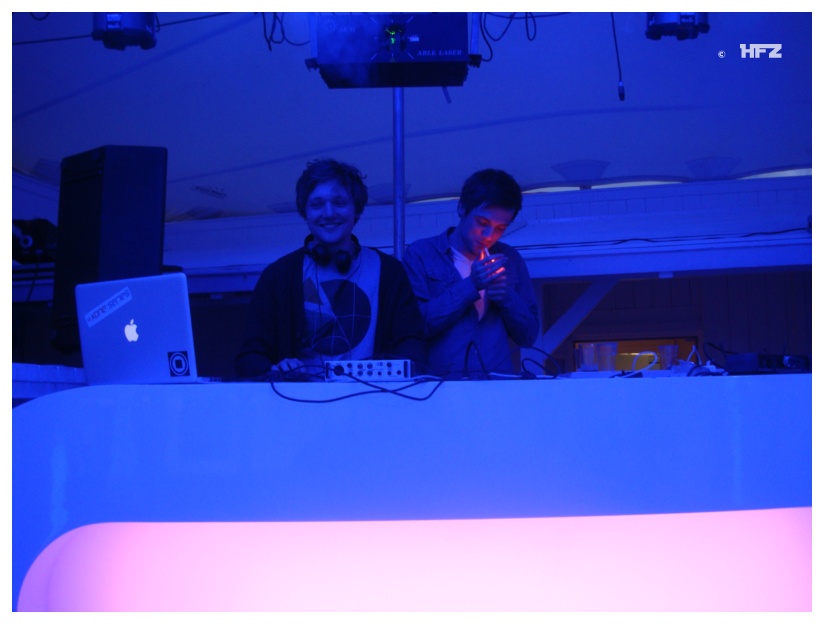 800x599 pixels (102K)