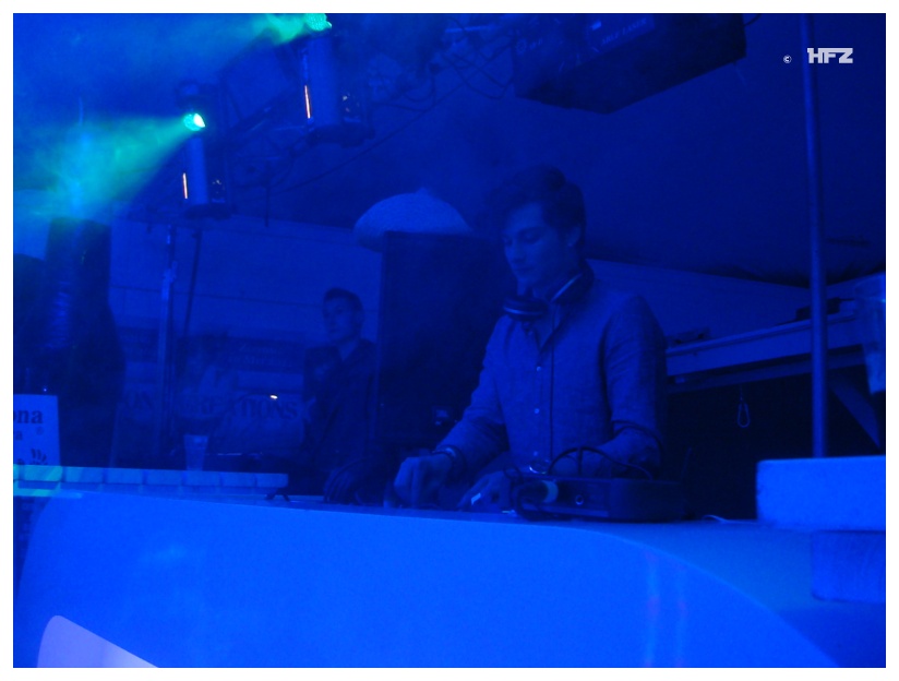 800x599 pixels (100K)