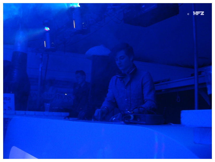 800x599 pixels (99K)