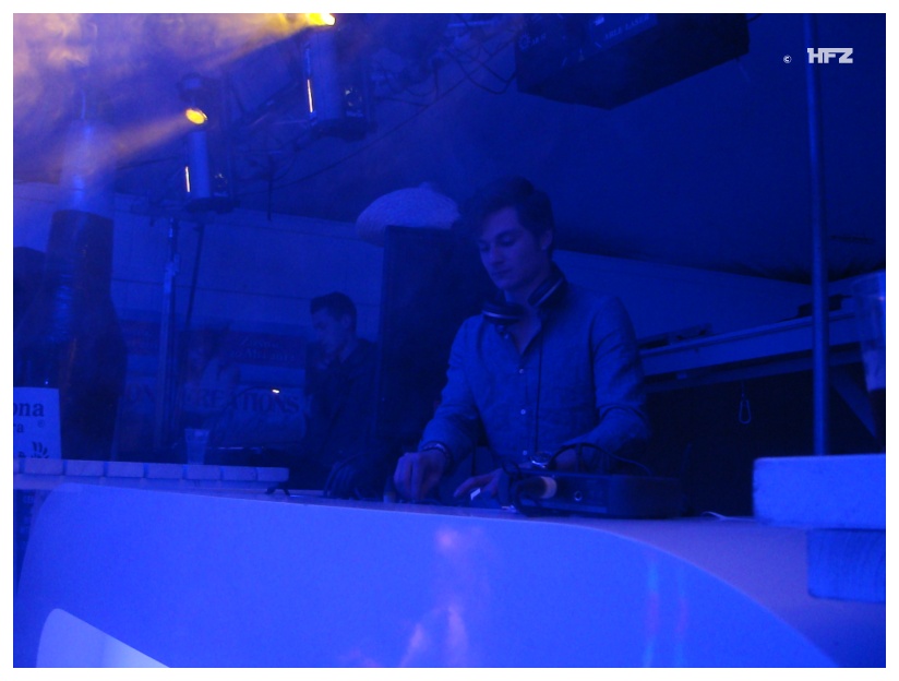 800x599 pixels (104K)