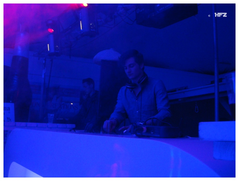 800x599 pixels (100K)