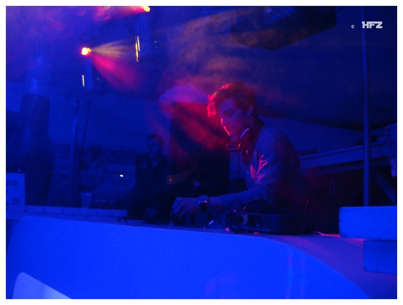 800x599 pixels (103K)