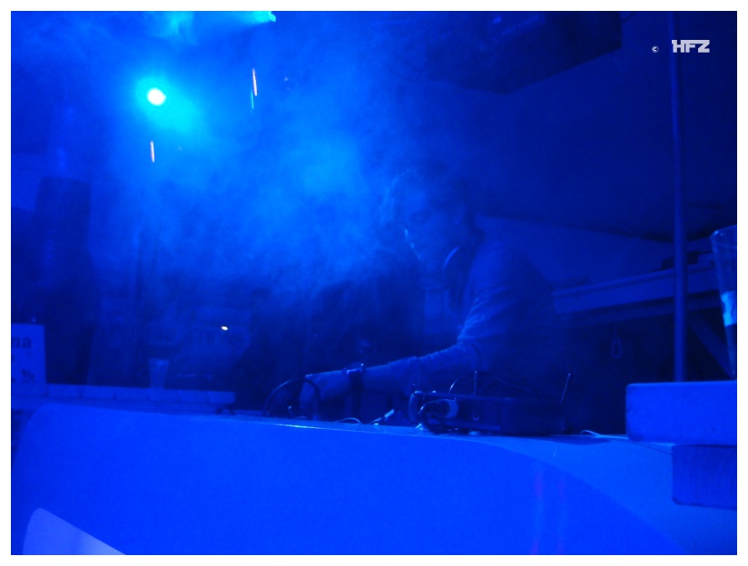 800x599 pixels (97K)