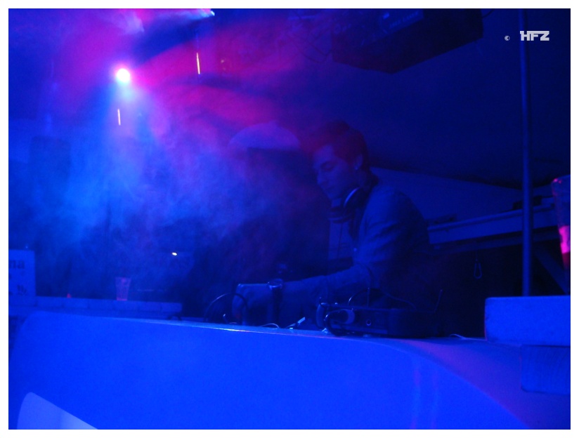 800x599 pixels (101K)