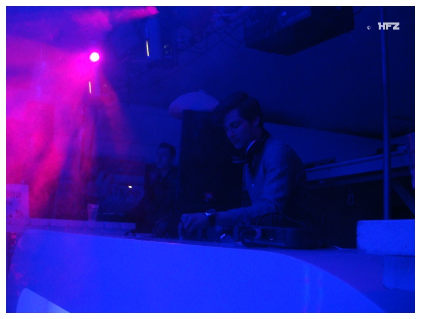 800x599 pixels (97K)