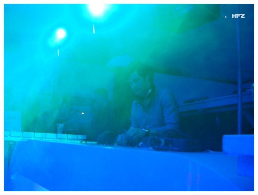 800x599 pixels (90K)