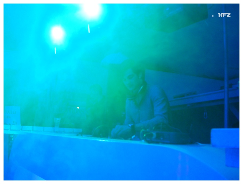 800x599 pixels (86K)