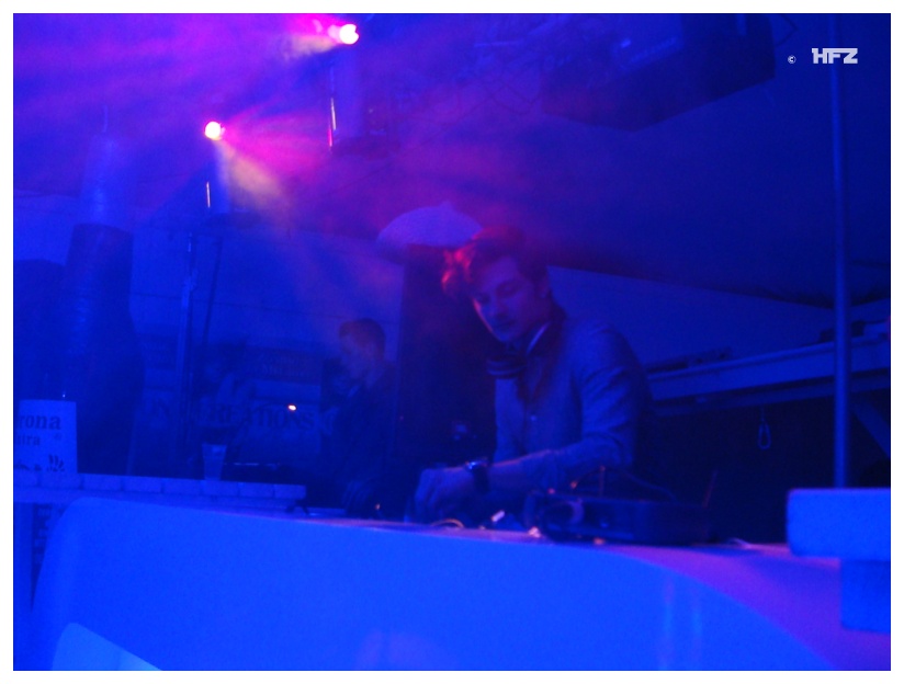 800x599 pixels (101K)