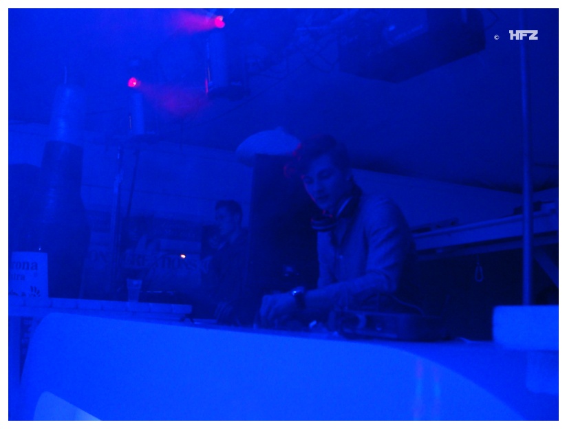 800x599 pixels (90K)