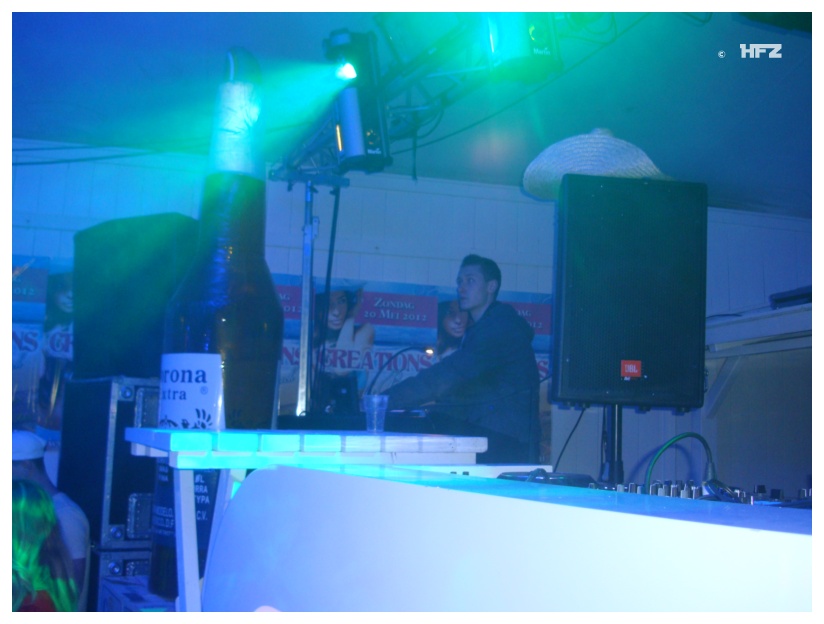 800x599 pixels (116K)