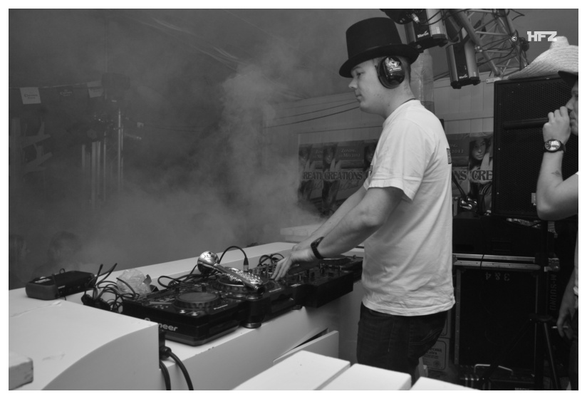 800x535 pixels (103K)