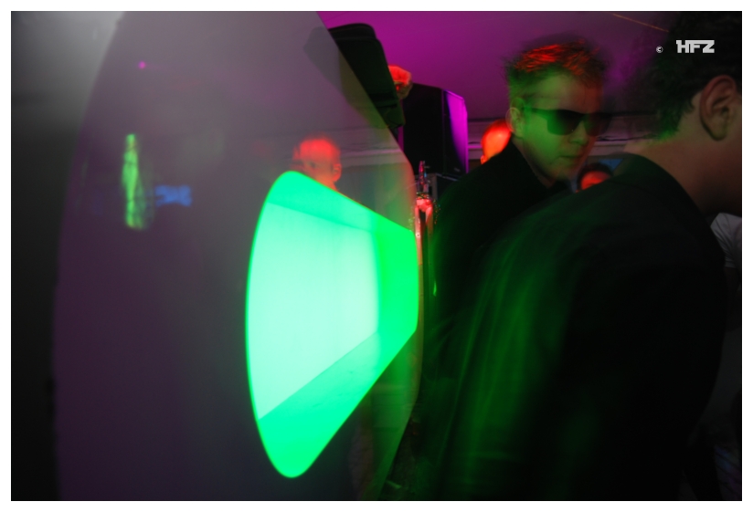 824x561 pixels (189K)