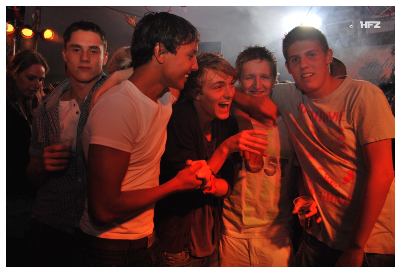 824x561 pixels (304K)