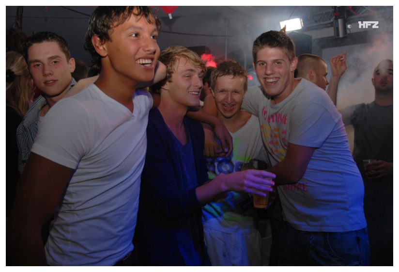 824x561 pixels (272K)