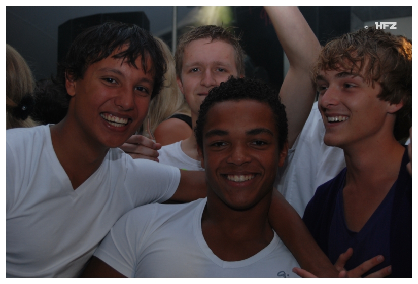 824x561 pixels (250K)