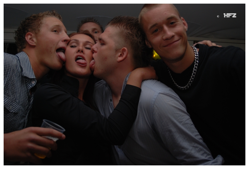 824x561 pixels (223K)