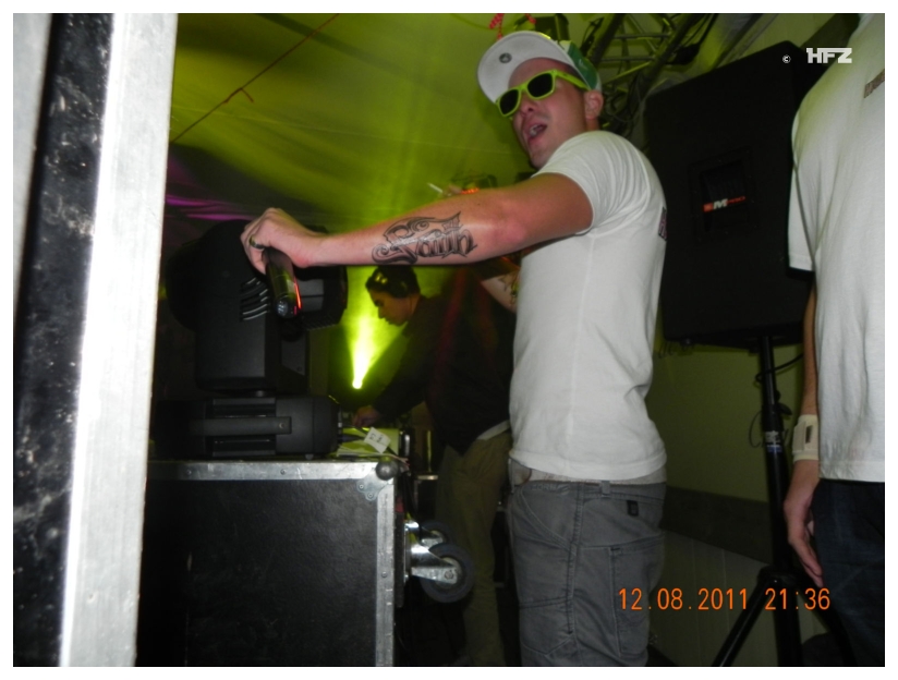 824x624 pixels (253K)