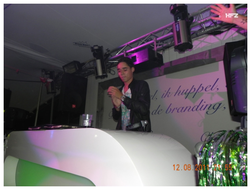 824x624 pixels (261K)