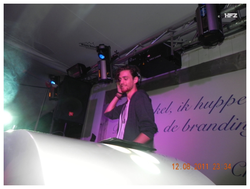 824x624 pixels (233K)