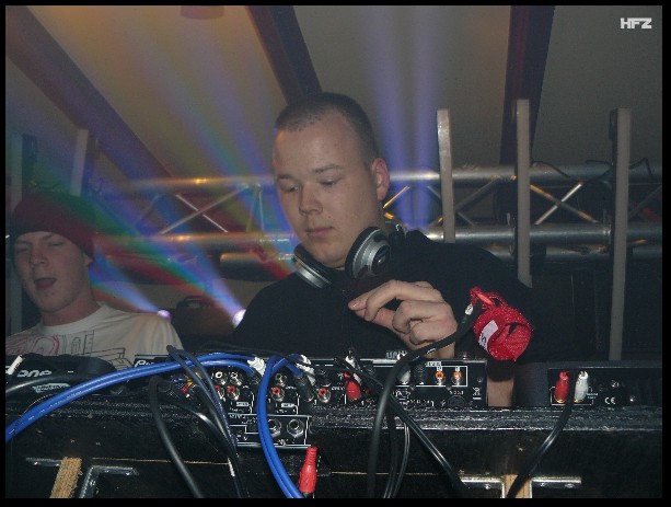 600x449 pixels (70K)