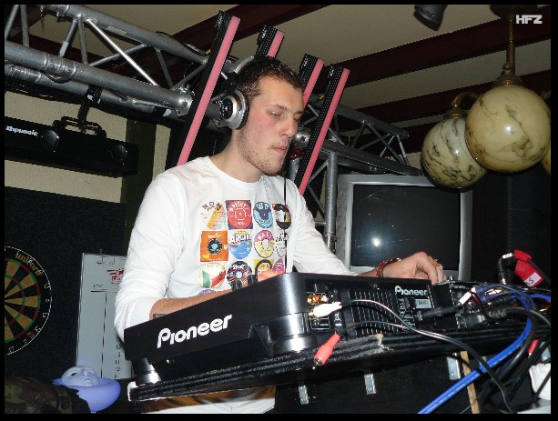 600x449 pixels (95K)