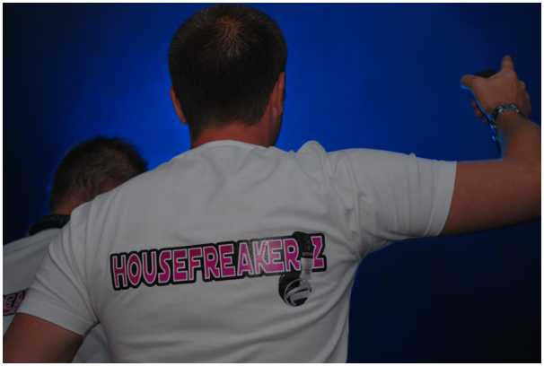 606x408 pixels (16K)